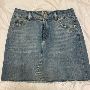 Wild Fable denim skirt with frayed hem. Size 00. New without tags. Never worn.